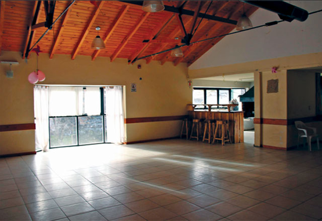 Salón ambientado con telas
